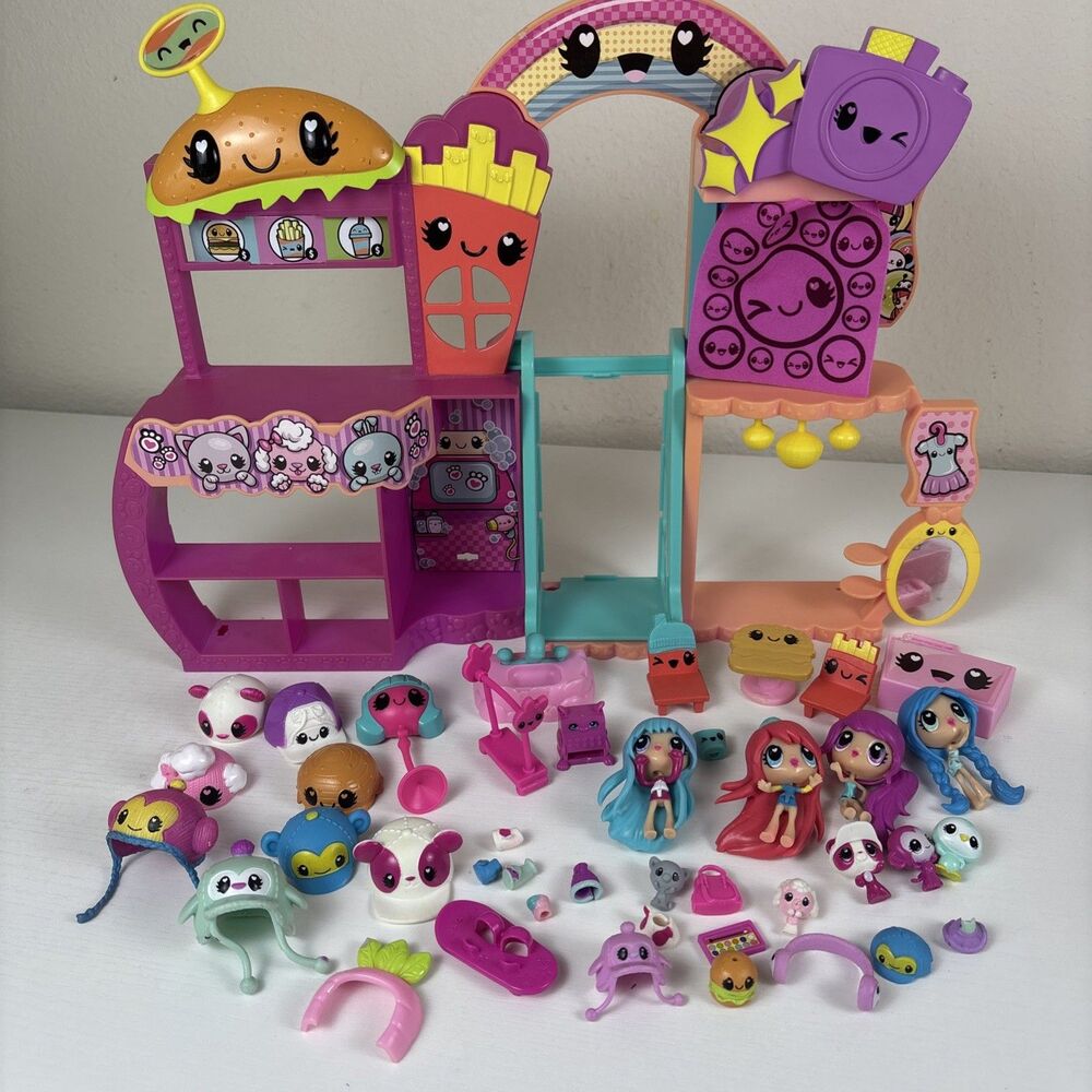 Kawaii Crush Mall Playset w/ Dolls and Accessories - huge lot